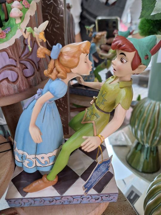 Figura de Wendy y Peter Pan en Adornalia