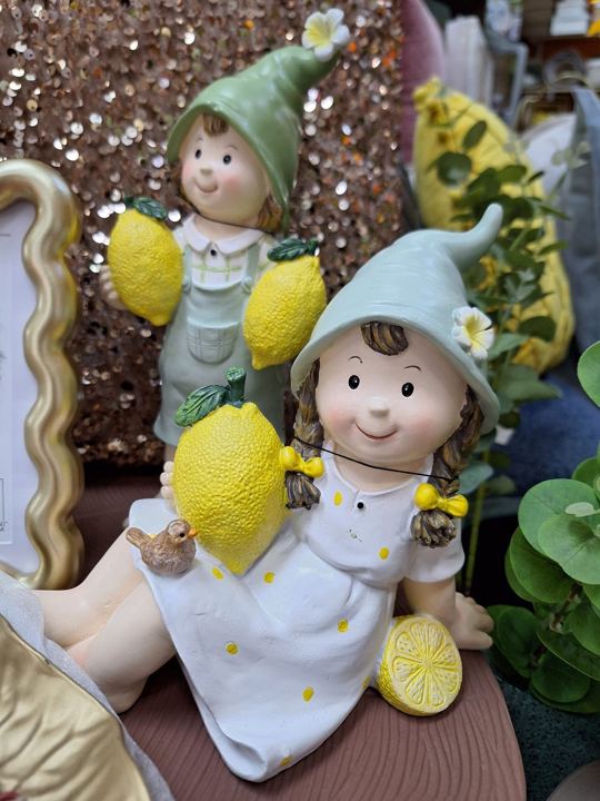 Figuras de niños con limones en Adornalia