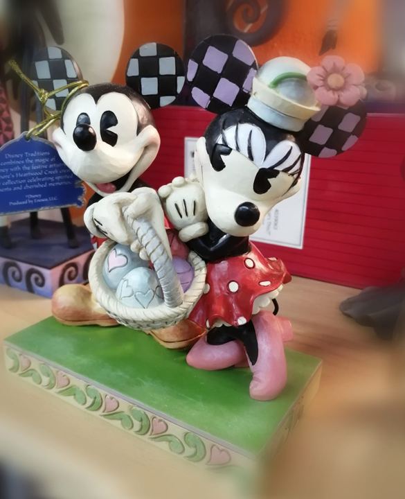 Figuras de Mickey y Minnie de Pascua, idea de regalo en Adornalia