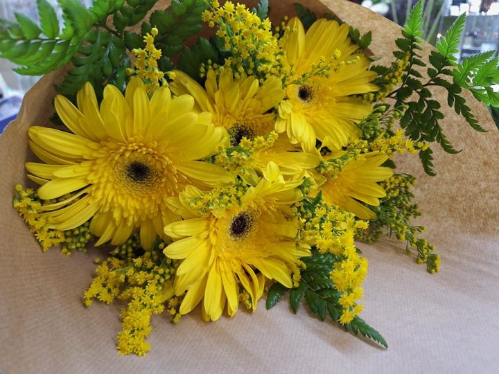 Gerberas amarillas en Adornalia