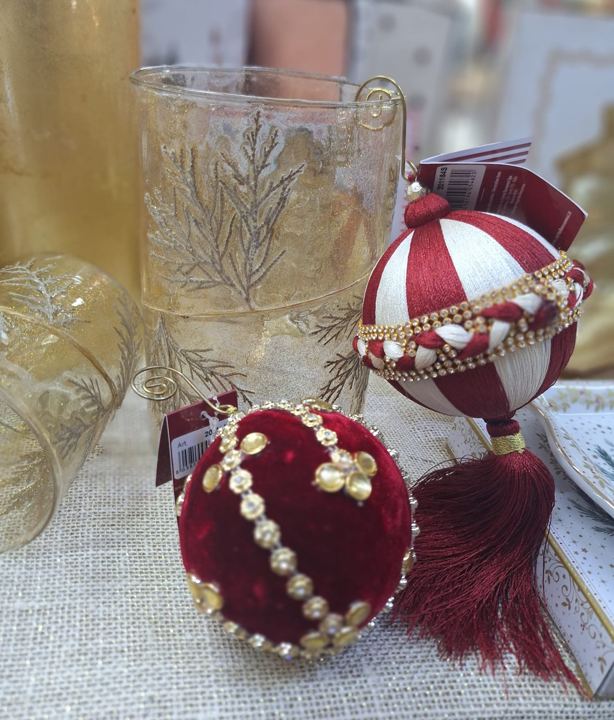 Bolas de terciopelo de Navidad en Adornalia