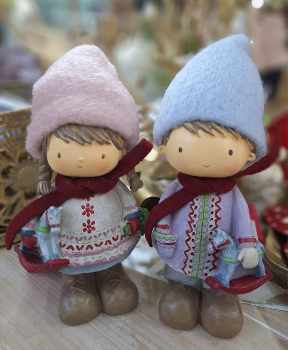 Niños con gorro de lana, decoración de Navidad en Adornalia